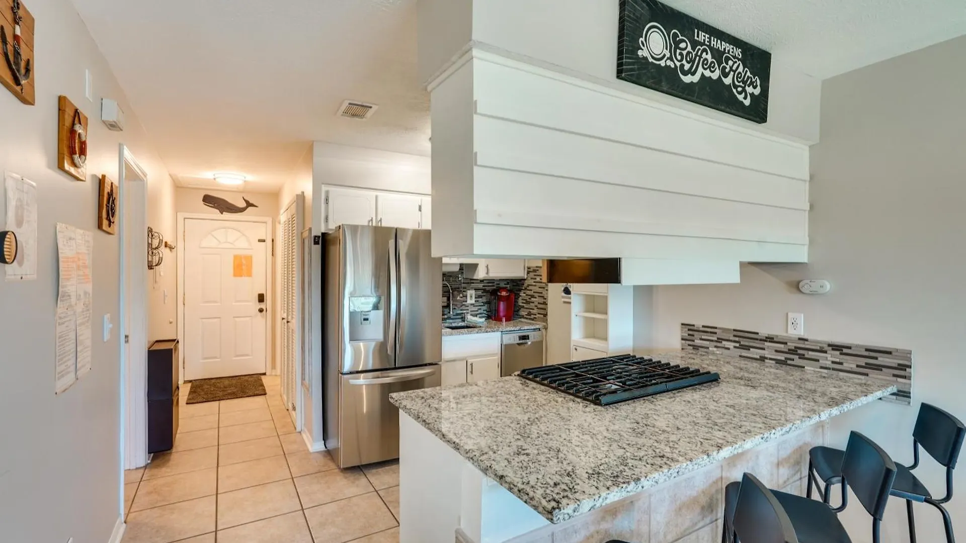 Panama City Beach Condo With Balcony, Walk To Ocean!