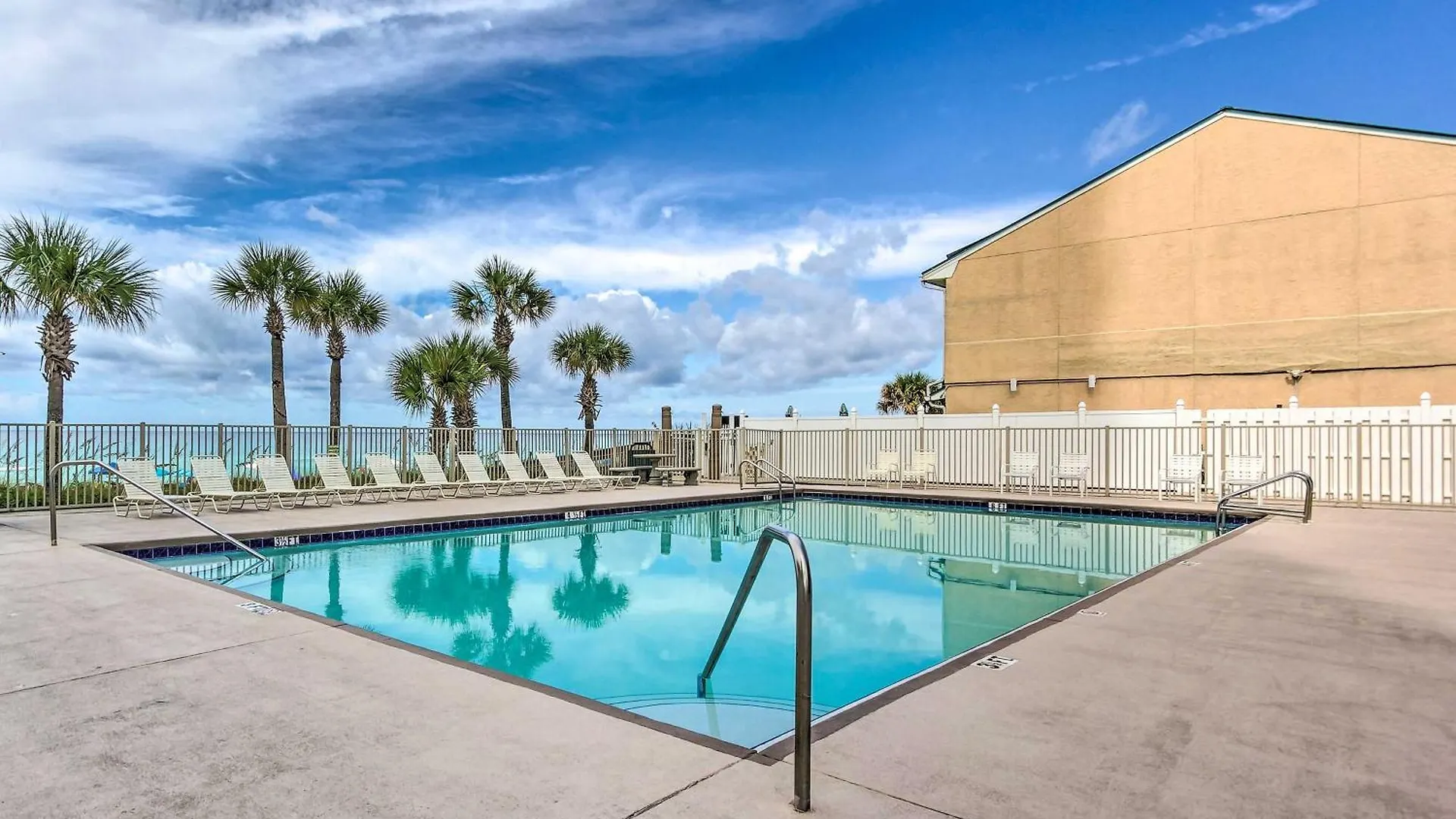 Panama City Beach Condo With Balcony, Walk To Ocean! Apartman